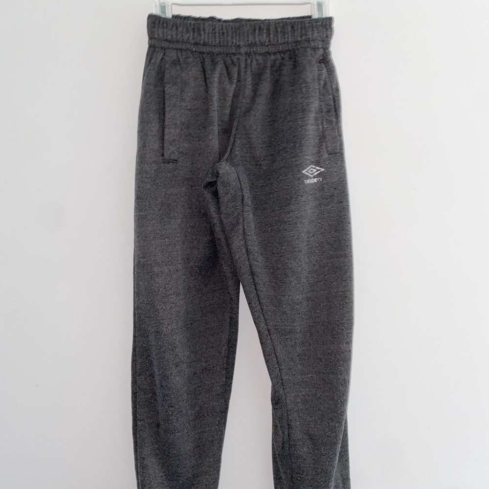 Umbro men’s grey sweatpants, one back pocket